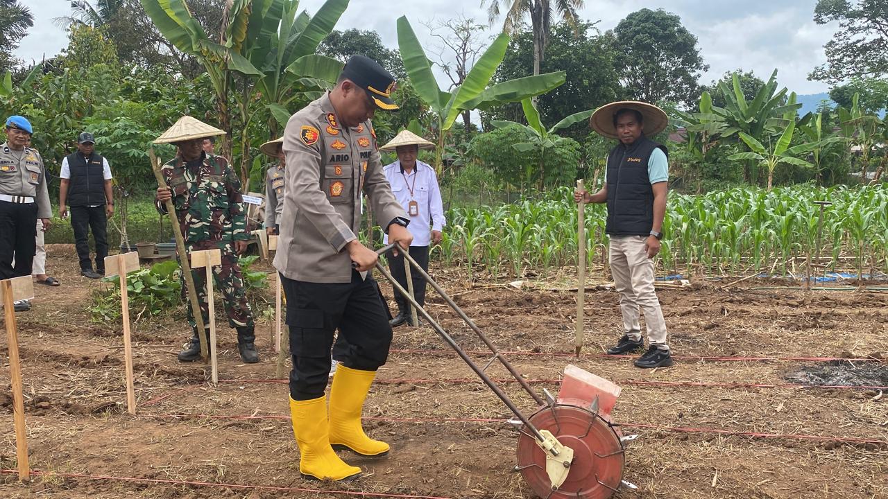 Polres Luwu Timur Gelar Penanaman Jagung Serentak Kuartal IV, Dukung Swasembada Pangan 2025
